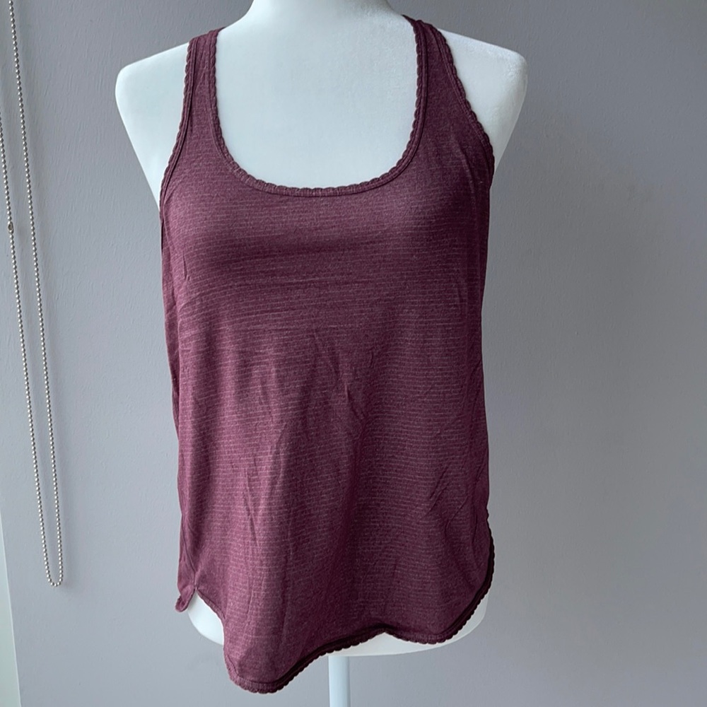 Lululemon burgundy tank